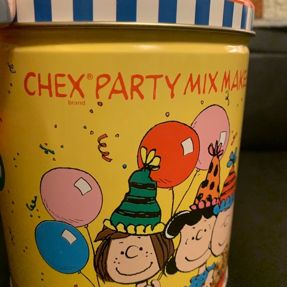 Peanuts Chex party mix tin container - Picture 6 of 6